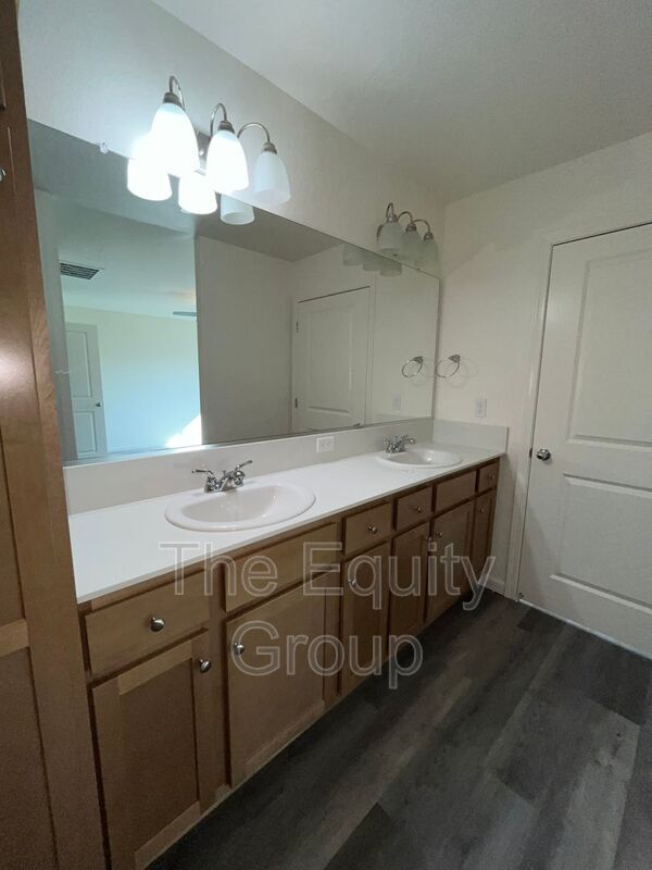 Building Photo - 7031 W Wren Ave