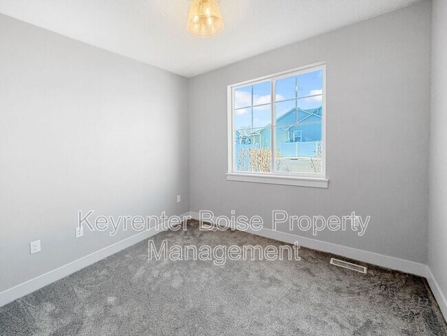 Building Photo - 74 S Ravine Way