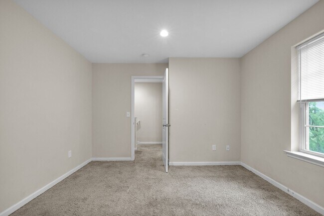 Building Photo - Modern 3-Bed Townhome on Quiet Cul-de-Sac in Bethlehem – Energy Efficient & Move-In Ready