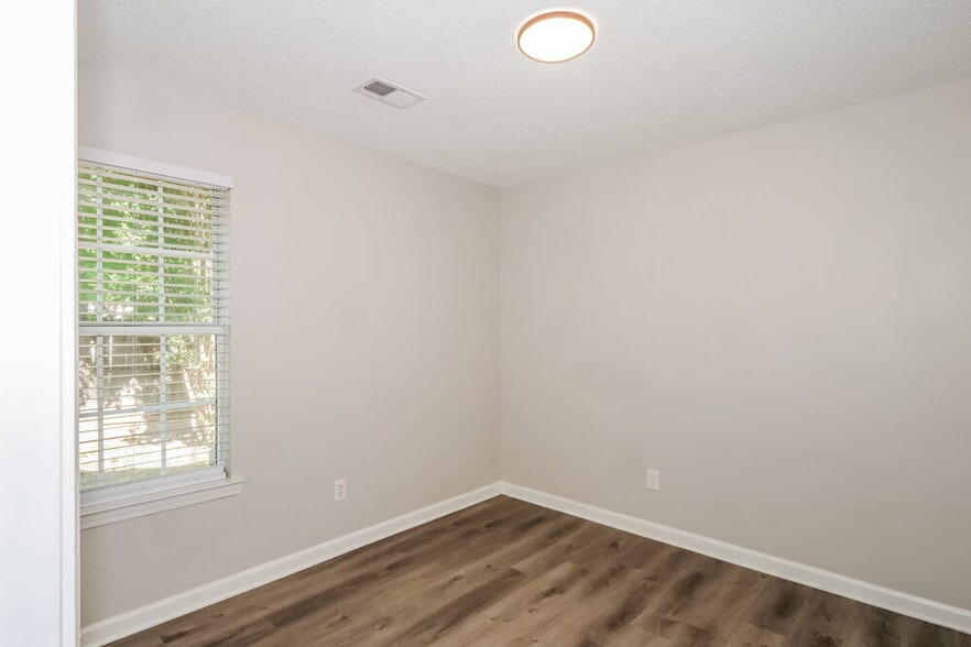 Building Photo - 6650 Black Oak Dr