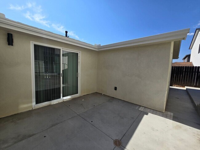 Building Photo - Fully Renovated in 2023!! 4BD/2BA on Tipton