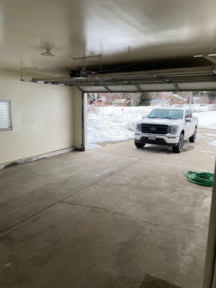 Building Photo - 777 E Main St