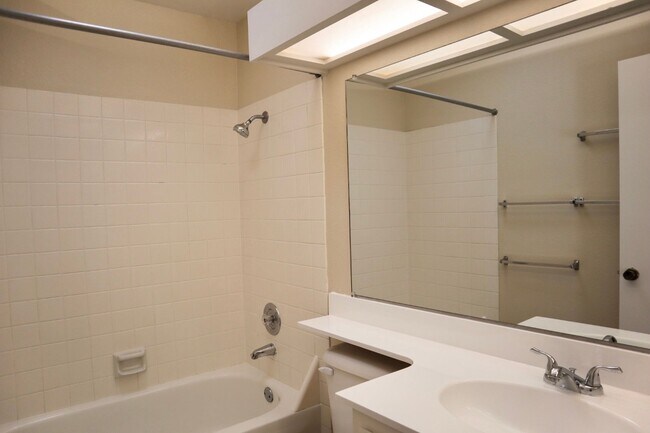 Building Photo - Splendid 3-bedroom home + Bonus Loft located in Fremont! – New flooring!