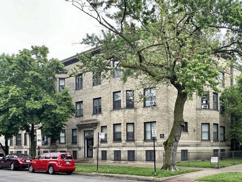 Primary Photo - 915 W Waveland Ave