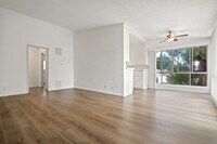 Building Photo - 918 11th St