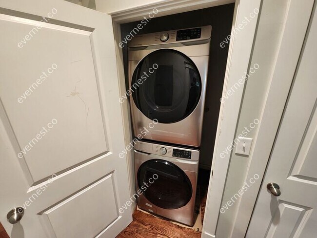 Building Photo - 219 Randolph St NE