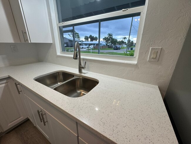 Building Photo - 116 Myakka Dr