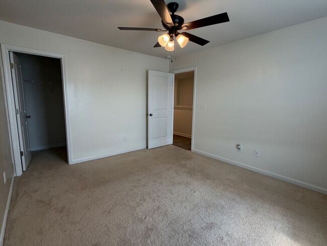 Building Photo - 1097 Sapphire Dr