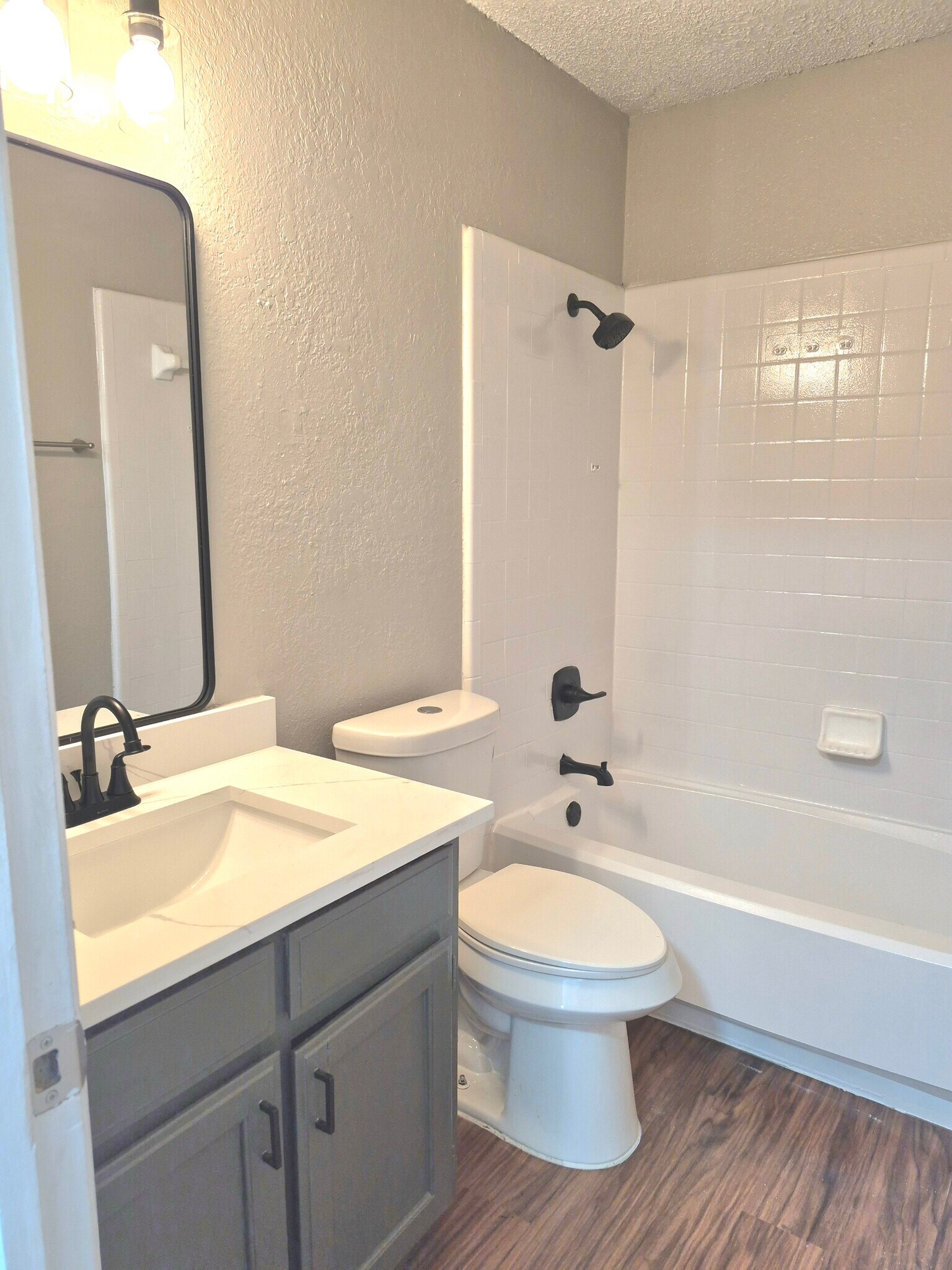 Building Photo - 216 Pine Meadow Dr