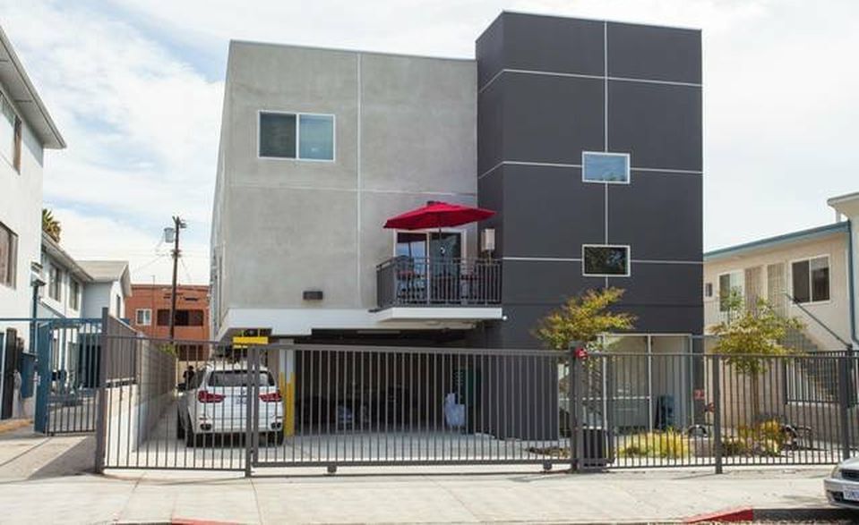 Building Photo - 644 N Harvard Blvd