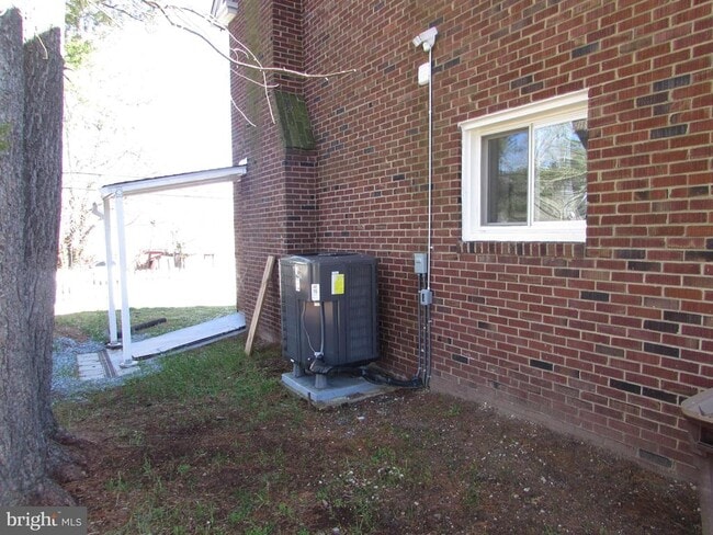 Building Photo - 8700 Maple Ave