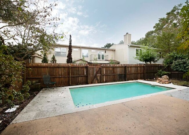 Building Photo - 946 Holbrook Cir