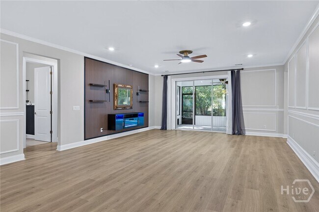 Building Photo - 241 Ridgewood Park Dr S