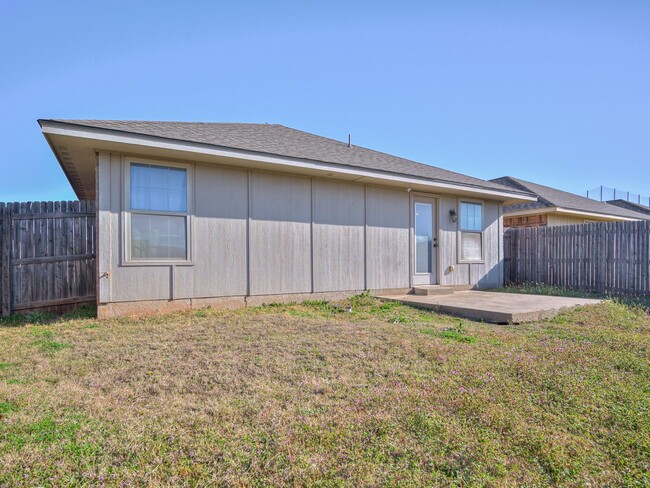 Building Photo - Newer Home in OKC