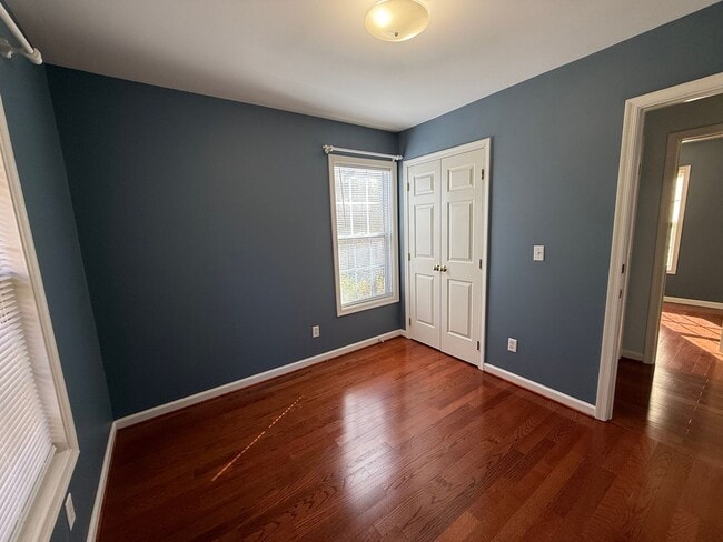 Building Photo - 504 9th St SW