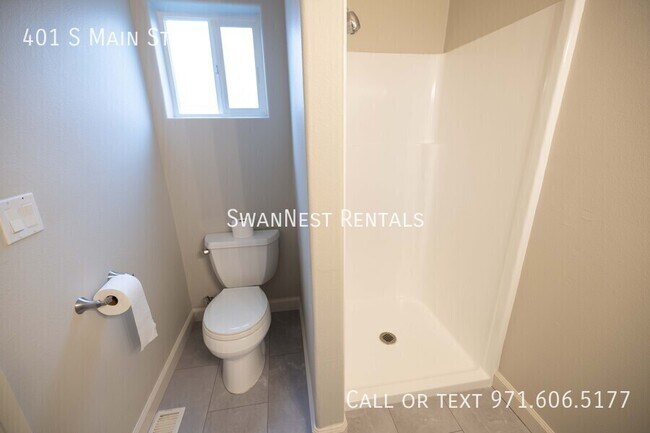 Building Photo - 401 S Main St