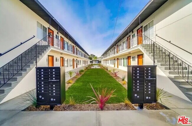 Building Photo - 14719 Chadron Ave