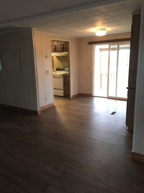 Building Photo - 606 Charlie Kuntz Rd