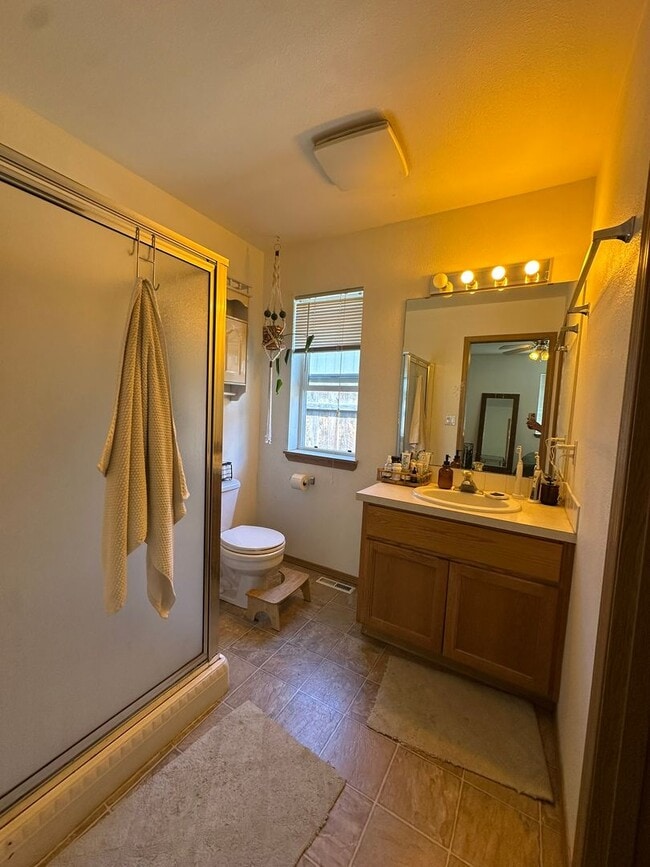 Building Photo - Charming 3-Bedroom Home with Open Layout &...