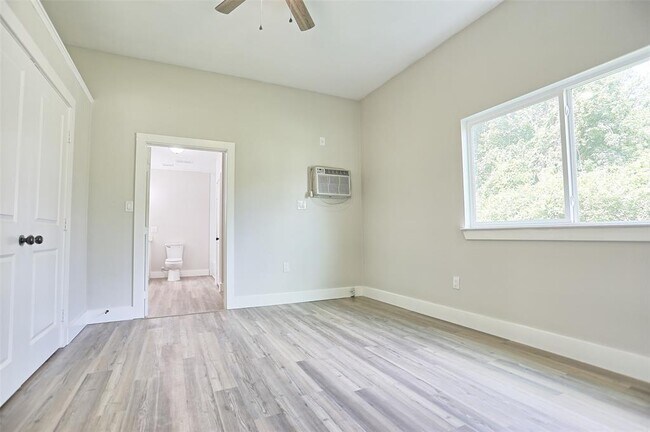 Building Photo - 704 Natchez River Cir
