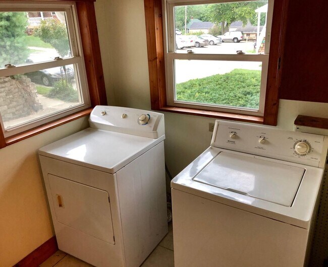 Building Photo - Right by the stadium!! Move in August 2027!! 2 Bed, 1 BA