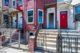 Building Photo - 520 E Jersey St