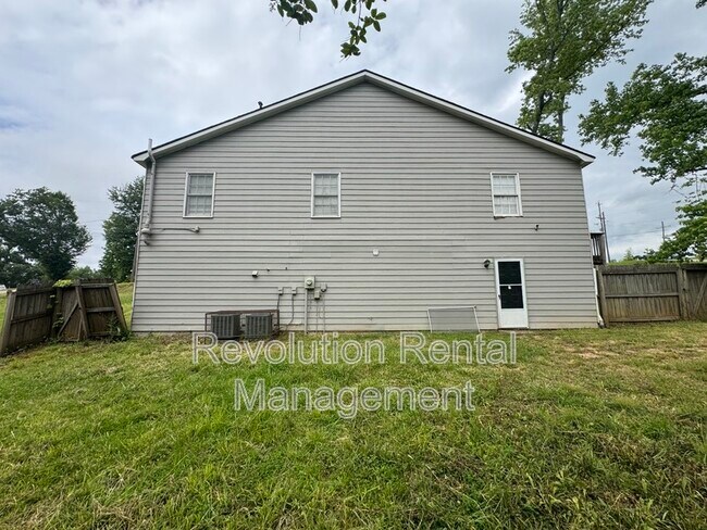 Building Photo - 4 Meadow Sweet Ln