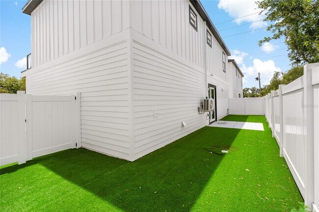 Building Photo - 1348 San Christopher Dr