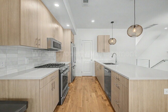 Building Photo - 2708 W 25th Ave