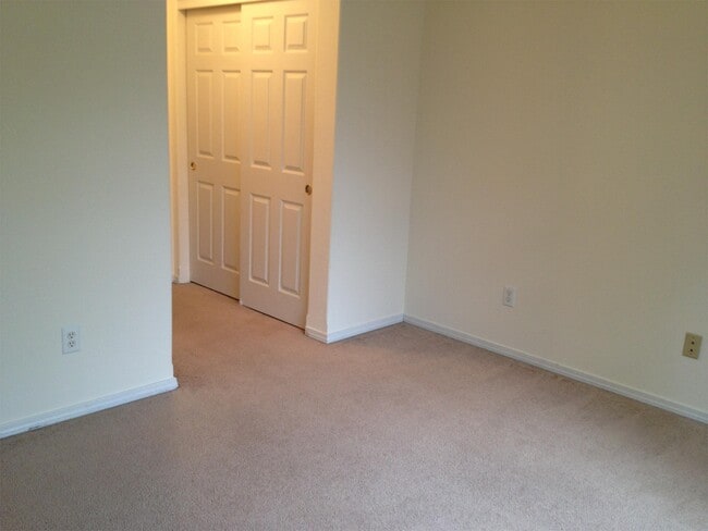 Building Photo - 35413 Oakwood Dr