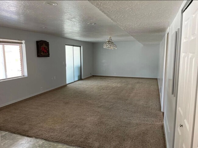Building Photo - 1739 E. Paulista Way