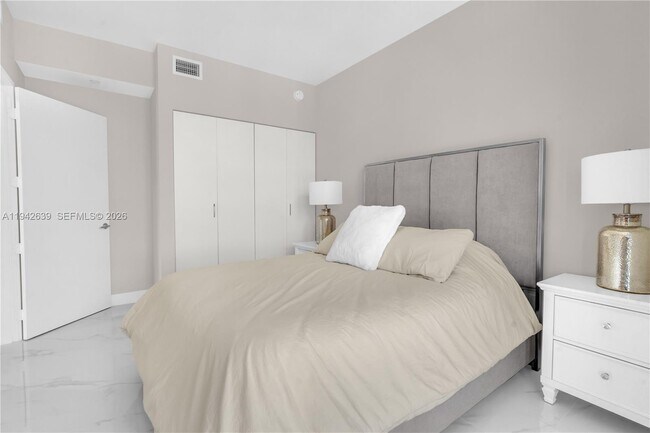 Building Photo - 700 NE 24th St