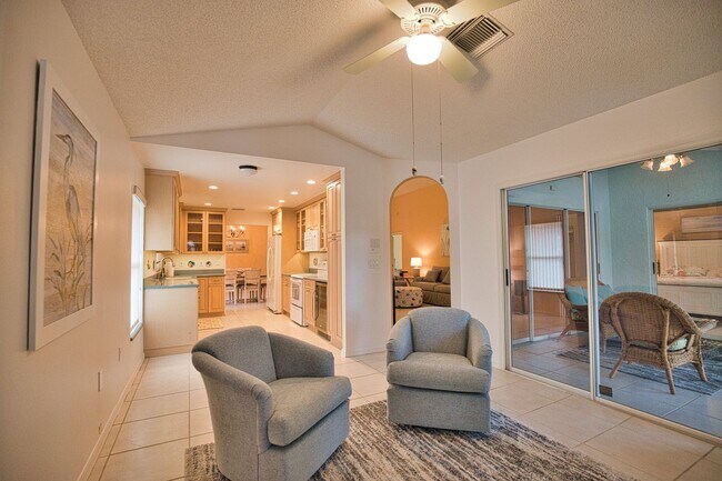 Building Photo - Seasonal Short-Term 3 Bedroom 3 Bathroom Home in The Patio Homes of Chestnut Creek!