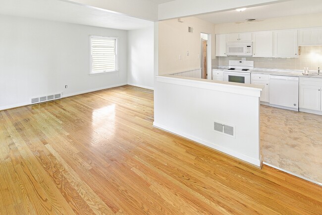 Building Photo - 160 St Benedict Ln