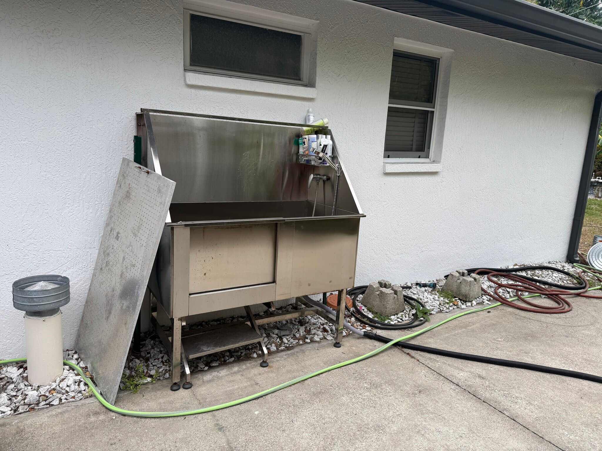 Dog Bath Station - 5780 Osprey Rd