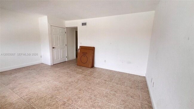 Building Photo - 984 W 40th St