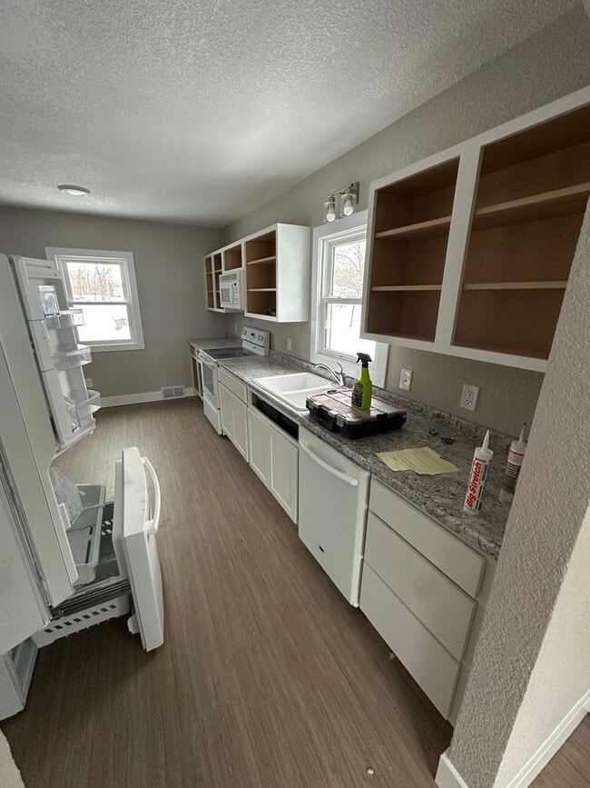 Building Photo - Completely updated 4 Bedroom, 1 Bathroom Home