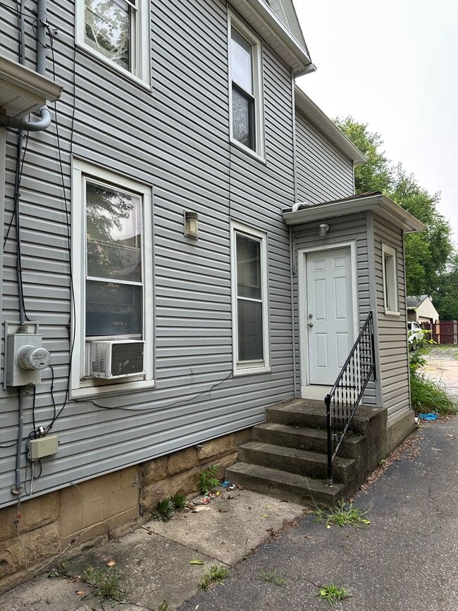 Building Photo - 605 E Buchtel Ave