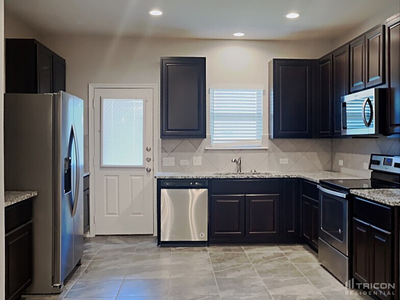 Building Photo - 125 Buttercup Bnd