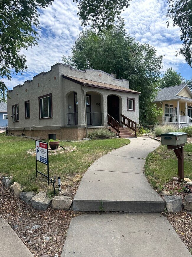 Building Photo - 1032 W Pikes Peak Ave