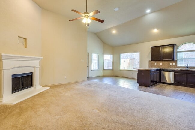 Building Photo - 4013 Lazy River Ranch Rd