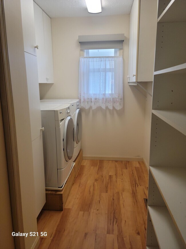 Building Photo - 140 Shelley Ln