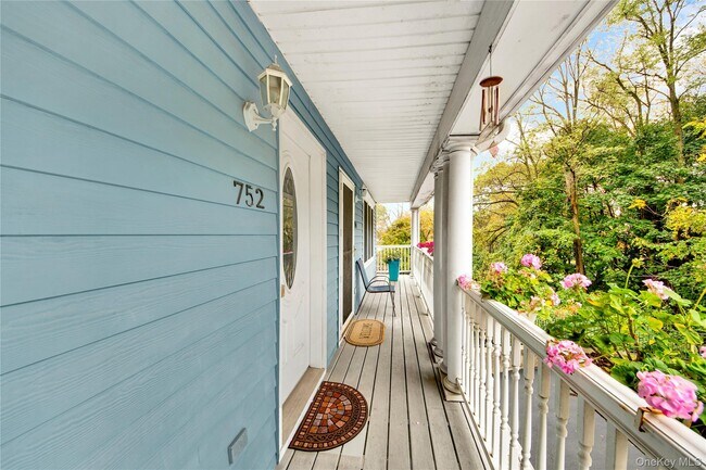 Building Photo - 752 Pelham Rd