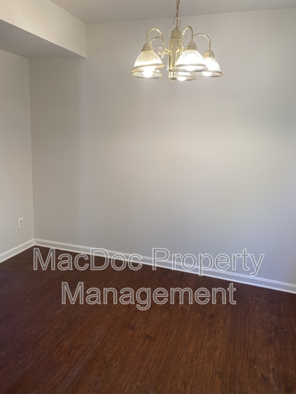 Building Photo - 298 Red Oak Dr