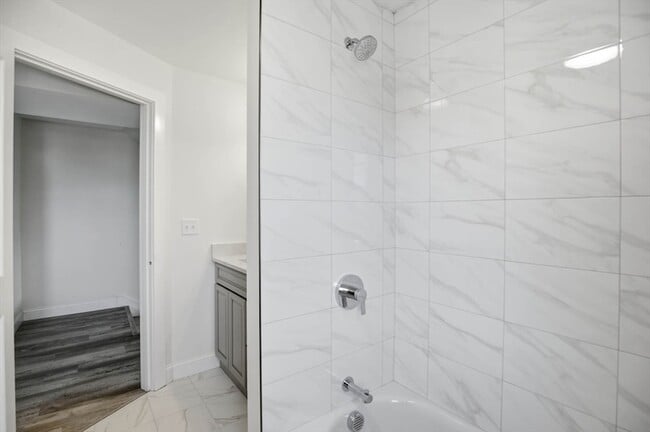 Building Photo - 23 Blake St