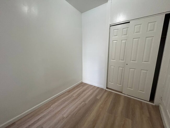 Building Photo - 681 Rhinelander Ave