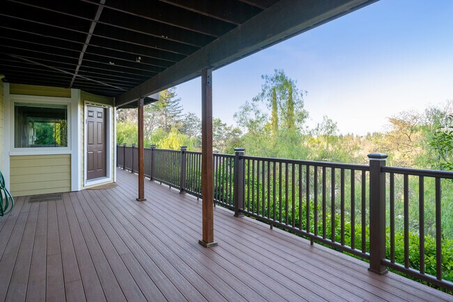 Building Photo - 421 Summit Rd