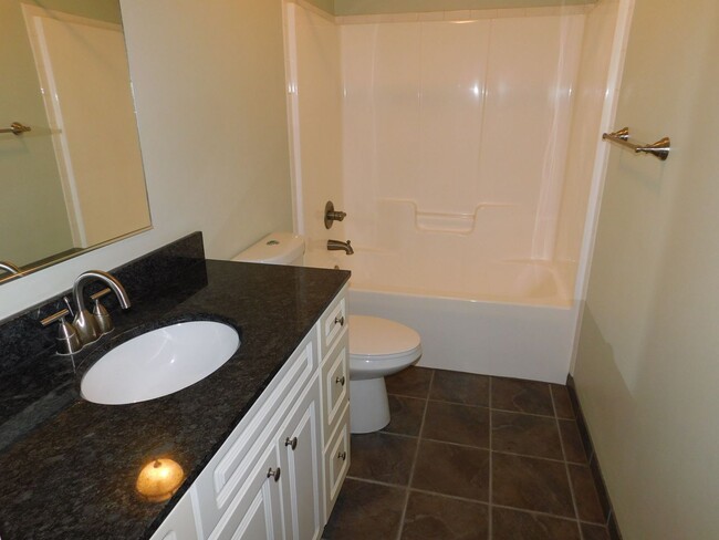 Building Photo - 3 bedroom in Crestwood S/D