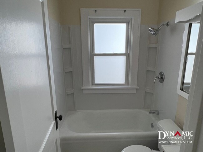 Building Photo - Updated 4+ Bedroom, 2 Bathroom House with Garage and Fenced Backyard