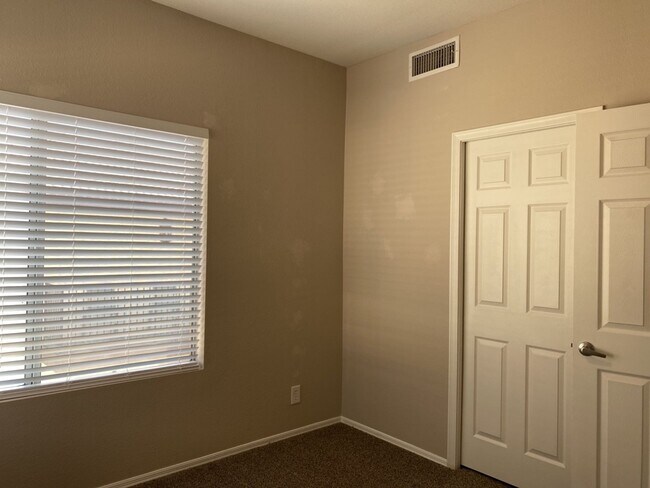 Building Photo - Must See 2/2.5 Condo in Pointe South Mount...